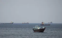 ВМС США перехватили в Индийском океане еще один связанный с Ираном нефтяной танкер