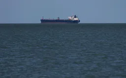 Иран атаковал нефтяной танкер в порту Дубая