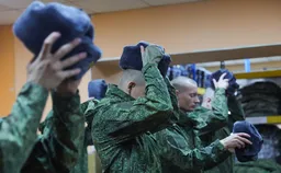 Медведев и фронтовая арифметика: желающих воевать за деньги становится все меньше