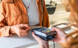 Минцифры РФ предложило предоставлять льготы по карте "Мир"