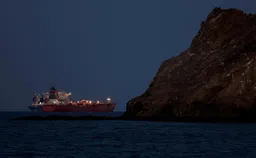 США пока не могут сопровождать суда через Ормузский пролив -- министр энергетики