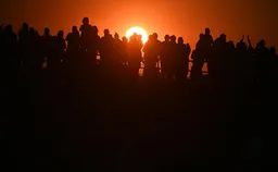 Средняя зарплата в России в декабре выросла на 40 000 рублей