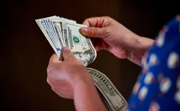 США приостановили поставки долларов и военное сотрудничество с Ираком