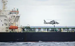 ВМС Франции задержали танкер Deyna, который следовал из России