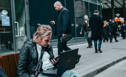 Операторы начали предупреждать россиян о сбоях при работе VPN