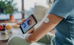 Минцифры включило сервисы мониторинга уровня глюкозы в «белые списки»