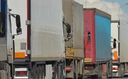 Из Ирана в Азербайджан начали пускать российские фуры