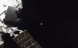 Космический корабль "Орион" преодолел более половины пути к Луне