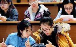 Мишустин учредил стипендии для иностранцев с достижениями в области русского языка