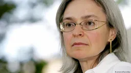 В уничтожении двух табличек в память об Анне Политковской призналась 69-летняя поклонница Кадырова