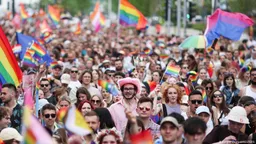 Суд: Польша признает однополые браки, заключенные в других странах ЕС