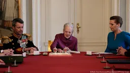 丹麦国王访问格陵兰岛 以示支持和团结