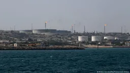 ⚡ Трамп: Несколько минут назад по моему приказу Центральное командование США провело одну из самых мощных бомбардировок в истории Ближнего Востока и полностью уничтожило все ВОЕННЫЕ цели на жемчужине Ирана - острове Харг