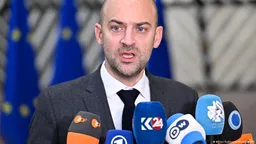 法国拒绝加入和平理事会后 特朗普要对香槟征收200%关税