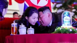 金主爱首度公开拜谒家族陵墓 接班信号越发明显