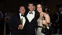 徒手攀登台北101：一场生死直播引爆台湾内外争议