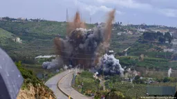 📹 В жилом районе Тель-Авива три здания частично разрушены после удара иранской ракеты, пострадали по меньшей мере 4 человека