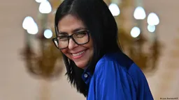 США сняли санкции с исполняющей обязанности президента Венесуэлы Делси Родригес