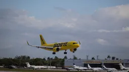 Spirit Airlines прекратила работу из-за роста цен на топливо
