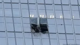 北京第一高楼遭小型飞机撞击 驾驶员丧生