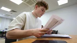 Воронежским студентам пригрозили недопуском к выпускному экзамену за отказ установить мессенджер Max