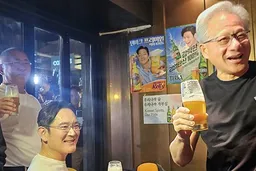黄仁勋荣获韩国社交协会范弗里特奖
