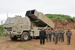 北韩进行弹道导弹等多种武器试射活动 金正恩观摩