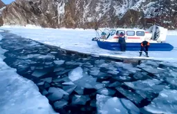 МЧС: тела семи человек обнаружены в районе Байкала, где провалился УАЗ