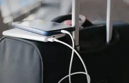 IATA ограничила провоз пауэрбанков на борту самолета