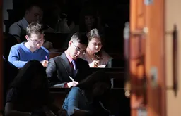 Правительство сократило 13% платных мест в российских вузах