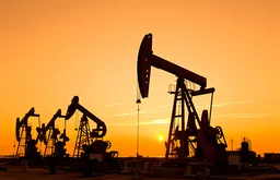 • Цены на нефть выше $100 и могут вырасти до $150, если блокада Ормузского пролива будет долгой — она начнется в 10 утра по Нью-Йорку