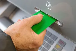 Названы сроки запуска единой базы банковских карт россиян