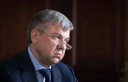 Бывшего главу Росалкогольрегулирования Игоря Чуяна заочно приговорили к 12 годам по делу о растрате; экс‑чиновник получил убежище в Черногории