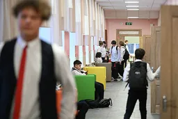 Минпросвещения предложило ставить школьникам оценки за «правомерное поведение» и участие в патриотических мероприятиях