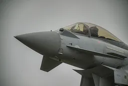 Российский дрон повредил хозяйственную постройку и столб линии электропередачи в румынском городе Галац