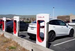 马斯克抛震撼弹：特斯拉自动驾驶停止买断 改月订制