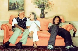 美国“长期供养潮” 高房价压垮一代人 父母成隐形银行