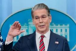 贝森特警告中资银行涉伊朗交易 将面临“次级制裁”