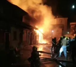 房屋烧毁三年 玉溪老街16户居民的“重建”困局