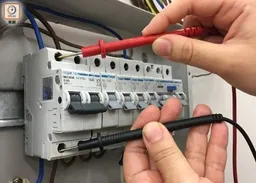 本港廣泛地區下暴雨　進行電力工作須注意安全