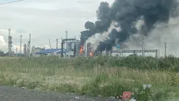 Росстат зафиксировал сильнейший за 20 лет обвал выпуска нефтепродуктов после ударов по НПЗ