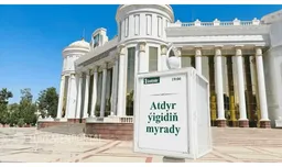 Театры Туркменистана открывают сезон спектаклями об ахалтекинском коне