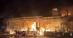快訊／台北指南宮全面燃燒 恐怖火柱照亮夜空
