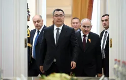 Садыр Жапаров провел переговоры с  Николом Пашиняном в расширенном формате