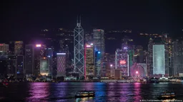 告别纯自由市场？香港首推五年规划引关注