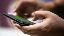 AI兜了一圈，还是回到了手机