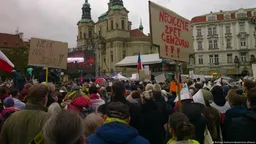 В Праге десятки тысяч протестуют против реформы общественного вещания