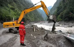 尼泊尔—西藏泥石流：逾2000人遇难或失联，中国总理赴前线意味着什么？