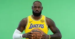 NBA／費城76人正式宣布簽下詹姆斯！將穿23號球衣