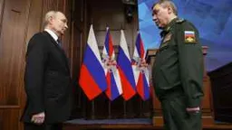 Российские генералы третий месяц подряд бросают армию в рекордное количество «мясных штурмов» после обещания Путину до конца года взять Донбасс